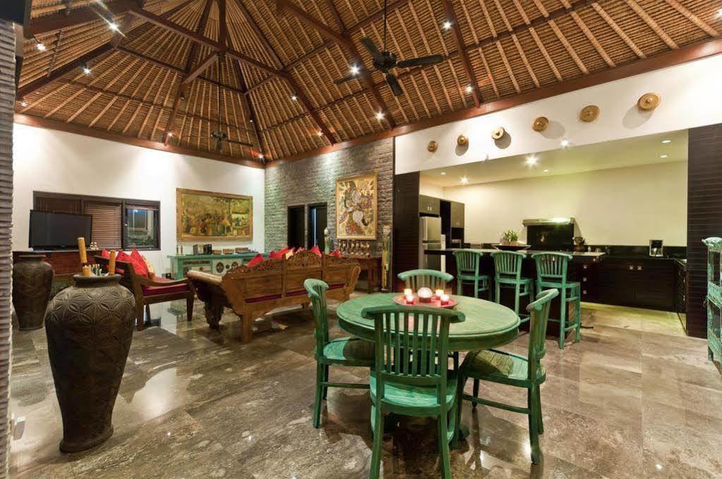 Villa Mahkota 세미냑 외부 사진
